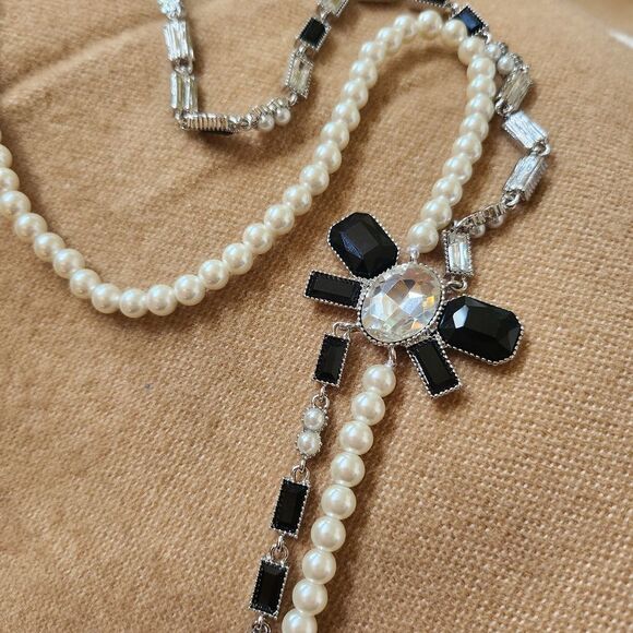 Elegant Pearl and Black Stone Necklace - Picture 1 of 1